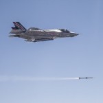 F-35 executa primeiro disparo de AMRAAM