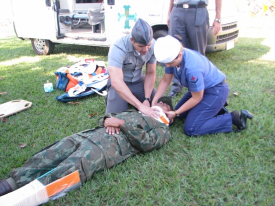 Médicos e enfermeiros do Hospital Naval de Brasília durante adestramento 02