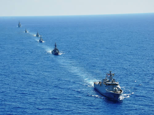 Navios da FTM UNIFIL em “FORM UNO”