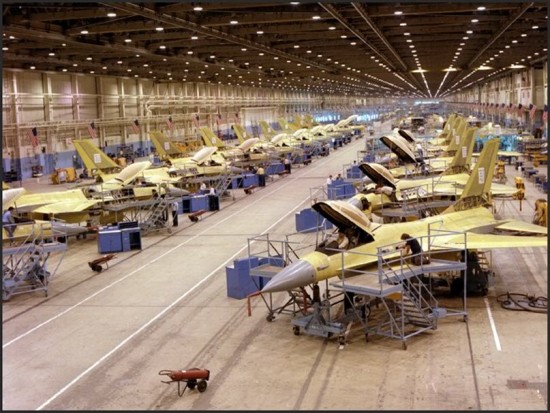 F-16-assembly-line-photo-LM