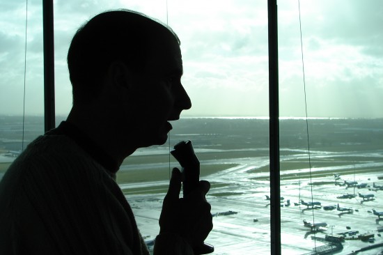 Air_traffic_controller_schiphol_tower