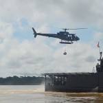 Grupo–Tarefa da Flotilha do Amazonas realiza procedimento “VERTREP” com aeronave embarcada