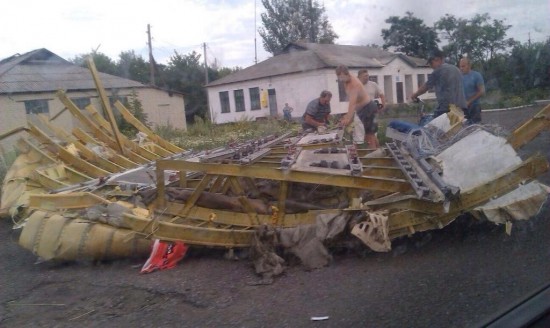 Malaysian-Airlines-MH-17-Crash-Pictures-8