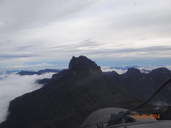 Sobrevoando Pico da Neblina, Amazonas_ Dmavex