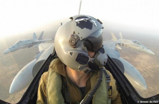 caças-Mirage-2000-e-F-18-no-Dijibouti-foto-Força-Aérea-Francesa-580x380