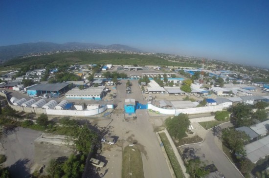 Campo Charlie, cuja área totaliza 513.500 m² no bairro de Tabarre, em Porto Príncipe