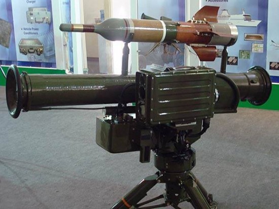 O míssil Hongjian-8 (ou HJ-8) é um projeto chinês dos anos 80. É fabricado na China e no Paquistão. O míssil é disparado de um lançador tubular e guiado por um fio até o alvo.