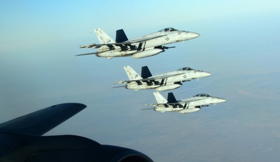 EUA atacam aeródromo militar sírio