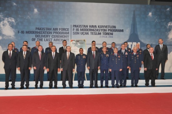 Entrega-últimos-F-16-paquistaneses-modernizados-na-Turquia-foto-2-TAI