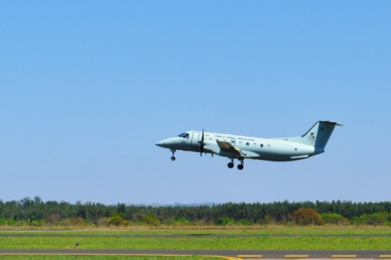 ribeiro_e Avião de apoio da missão pertence ao 4º Esquadrão de Transporte Aéreo - 4º ETA