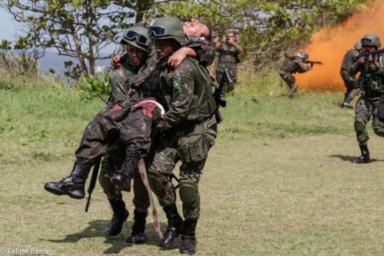 simulação conjunta de resgate médico a feridos em combate.2