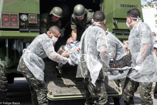 simulação conjunta de resgate médico a feridos em combate.3