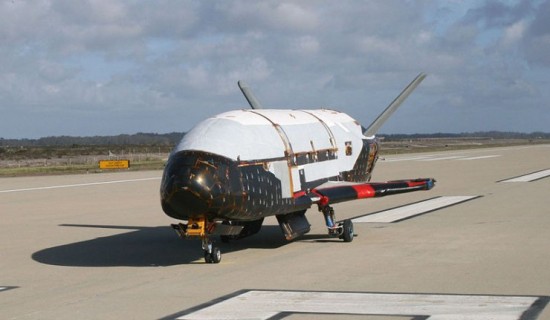 9Boeing_X-37B_after_ground_tests_at_Vandenberg_AFB_October_2007