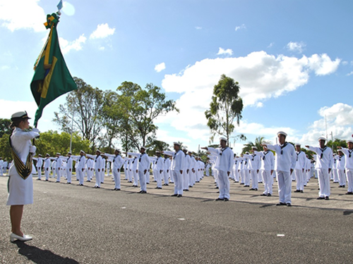Novos Marinheiros-Recrutas em juramento à Bandeira