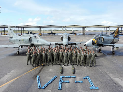 Militares e aeronaves do Esquadrão VF -1 envolvidos nos adestramentos