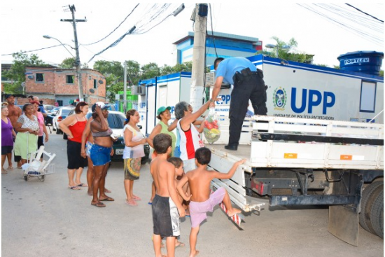 No total, foram distribuídas cerca de 100 cestas aos moradores da comunidade  Agnaldo Santana