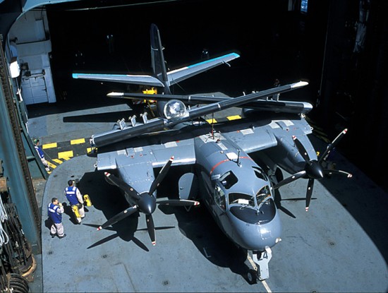 O S-2 Rastreador e C-1 Trader foram o único transporte e multi-missão de aeronaves projetadas para atender às restrições de porta-aviões da década de 1950