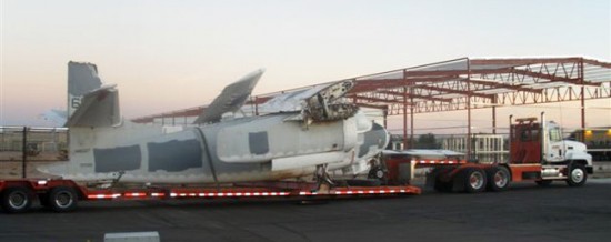 Um dos oito fuselagens Trader C-1A recuperados de Davis Monthan cemitério em 2011