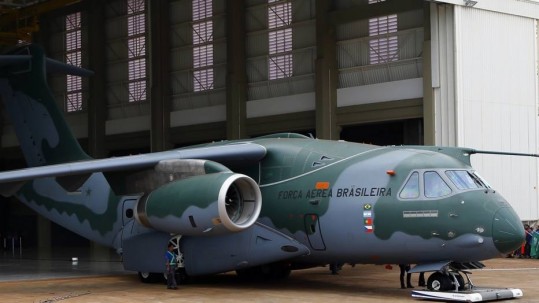 O supercargueiro KC-390