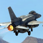 Caças F-16 dos EAU chegam à Jordânia para lutar contra o EI