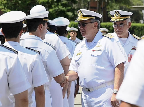 Almirante-de-Esquadra Leal Ferreira conheceu as dependências do Centro
