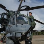 Pela primeira vez uma mulher comanda helicóptero de ataque da FAB