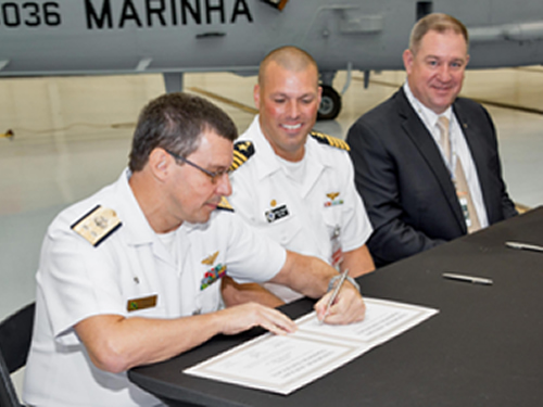 Assinatura da transferência das aeronaves para a Marinha do Brasil