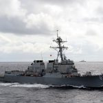 O navio de guerra americano que está dando dor de cabeça à China