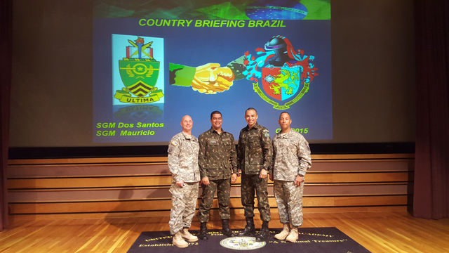 Sargentos do Exército Brasileiro ministram palestra na United States Army Sergeants Major Academy2