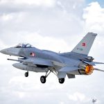 Caças turcos interceptam um caça russo que violou seu espaço aéreo